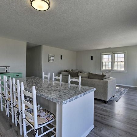 Oak Island Beach Abode With Deck Walk To Shore! Extérieur photo