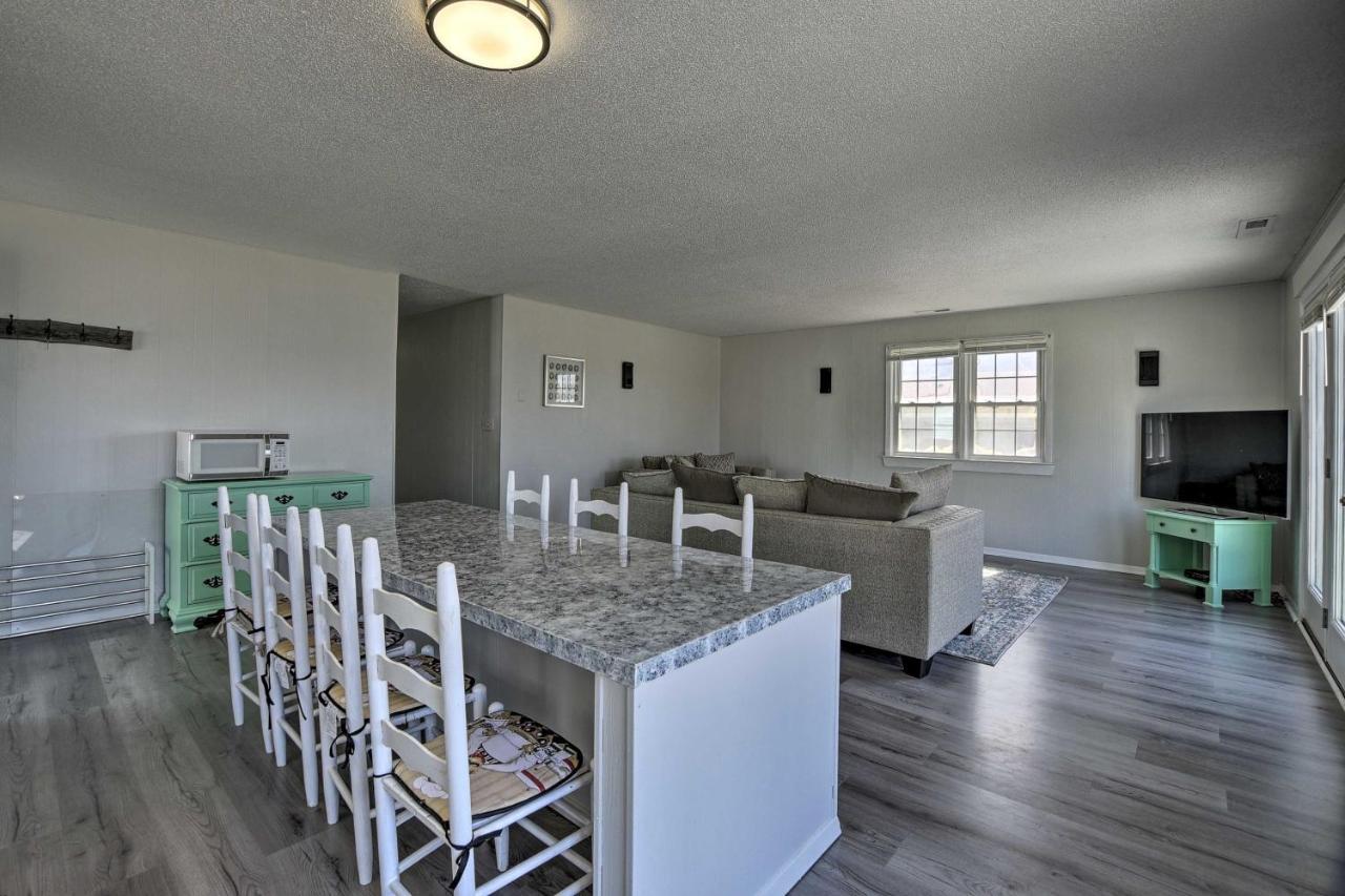 Oak Island Beach Abode With Deck Walk To Shore! Extérieur photo