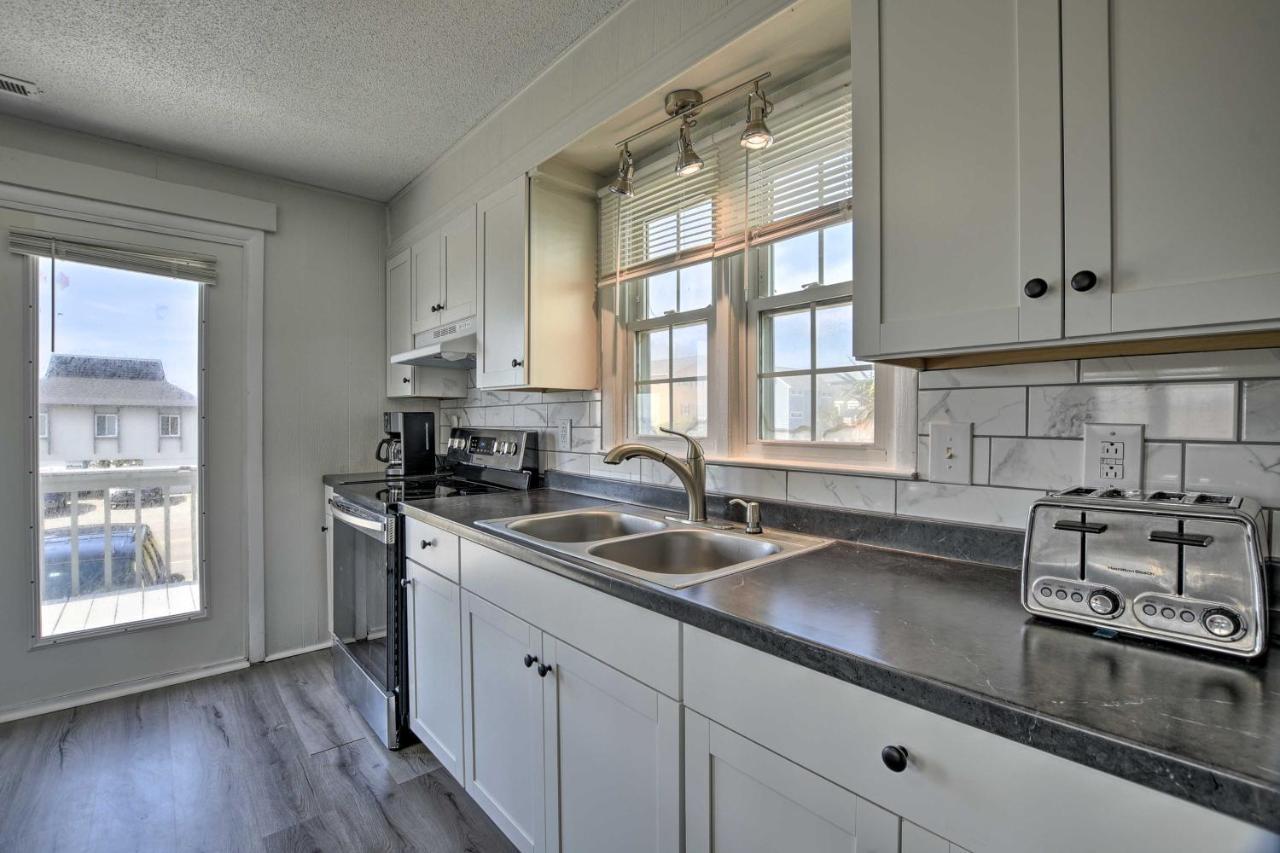 Oak Island Beach Abode With Deck Walk To Shore! Extérieur photo