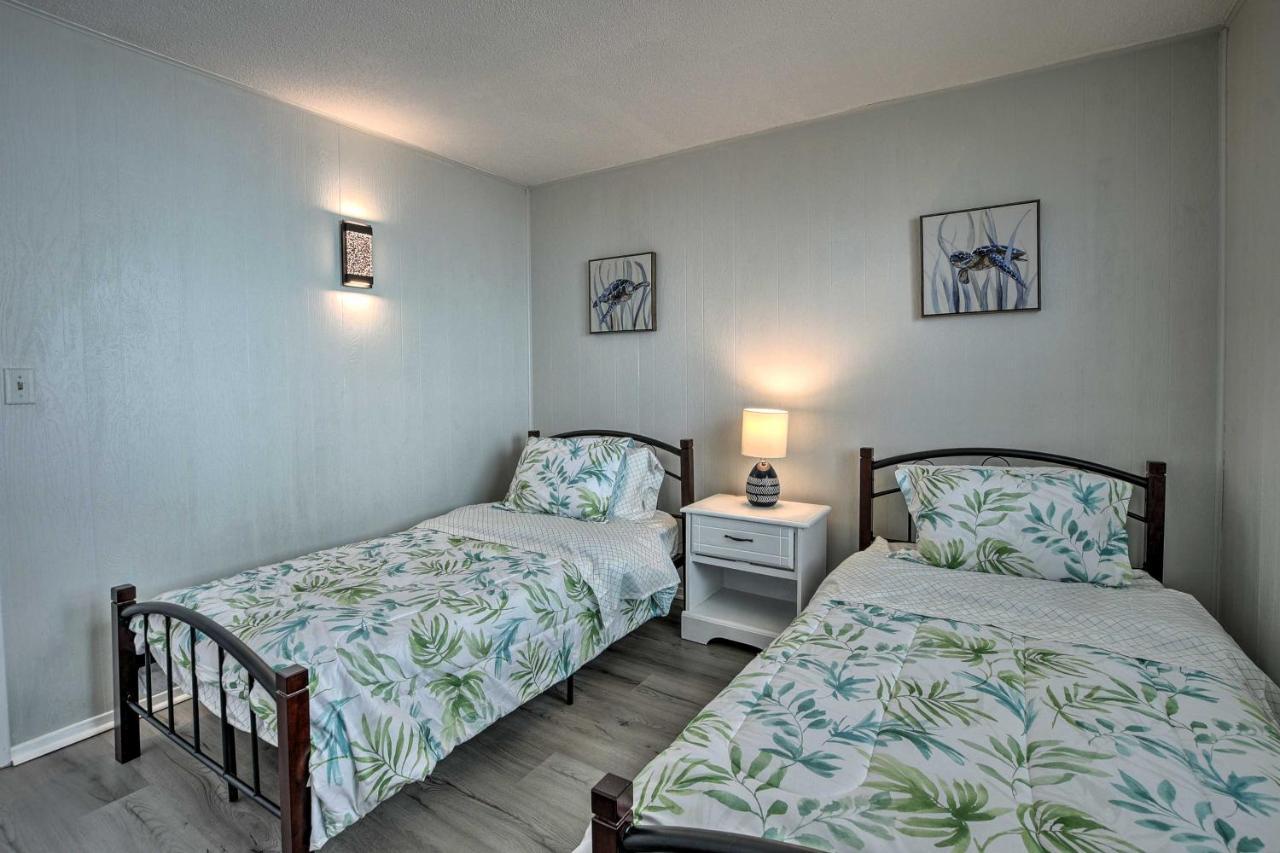 Oak Island Beach Abode With Deck Walk To Shore! Extérieur photo
