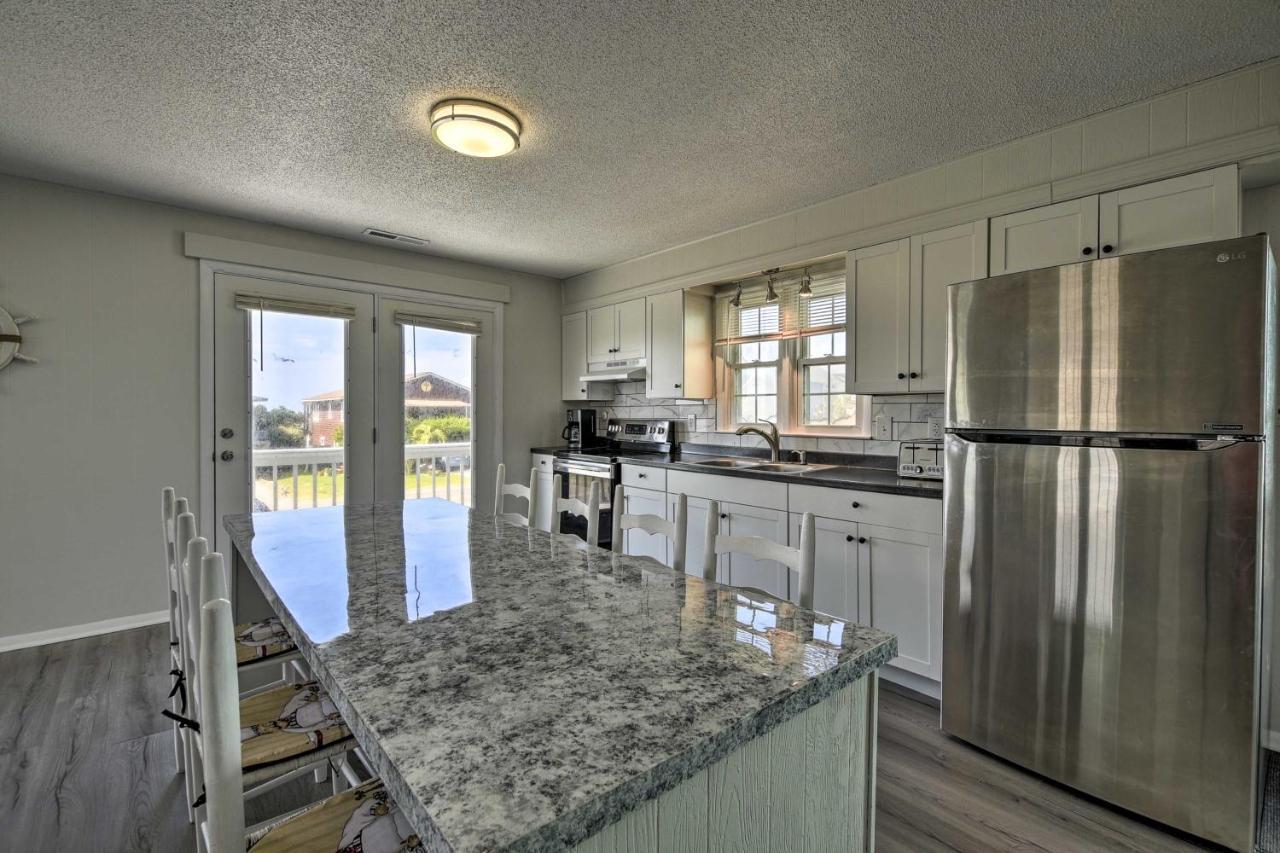 Oak Island Beach Abode With Deck Walk To Shore! Extérieur photo