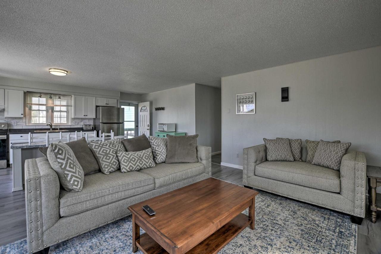Oak Island Beach Abode With Deck Walk To Shore! Extérieur photo