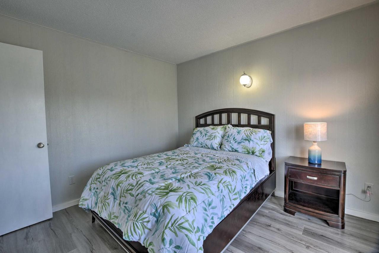 Oak Island Beach Abode With Deck Walk To Shore! Extérieur photo